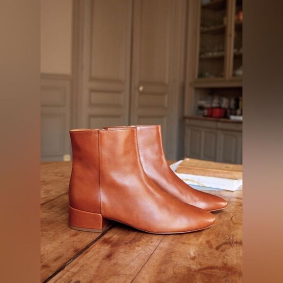 Sezane Shoes - Sézane Low Léa Handcrafted Flat Ankle Boot in Natural Heritage Leather. Sz 6.5
